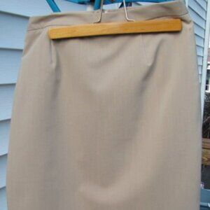 Women's Size 6: Tan business lined skirt *Matches the Jaclyn Smith Suit jacket